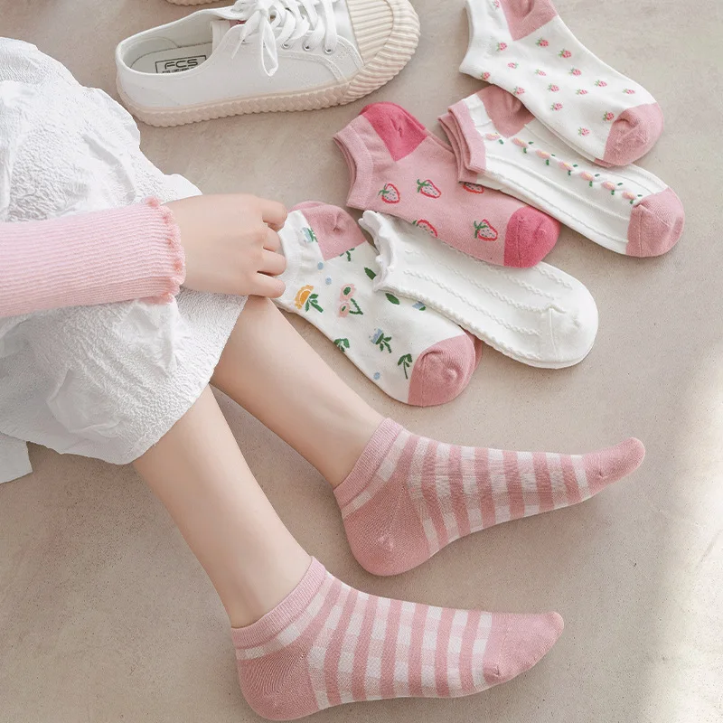 

2021 spring and summer new socks female plaid floral small fresh female boat socks pink cute student socks