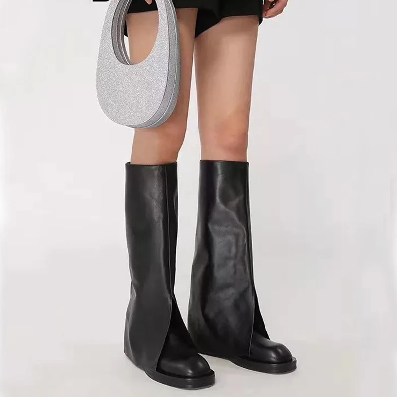 Женские высокие сапоги со складками черные с круглым носком модные брендовые