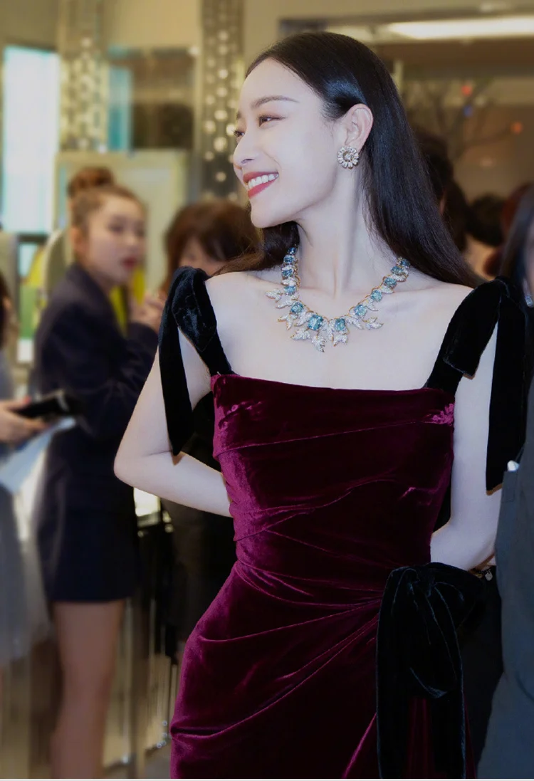 Длинное осенне-весеннее винтажное приталенное вельветовое платье на шнуровке