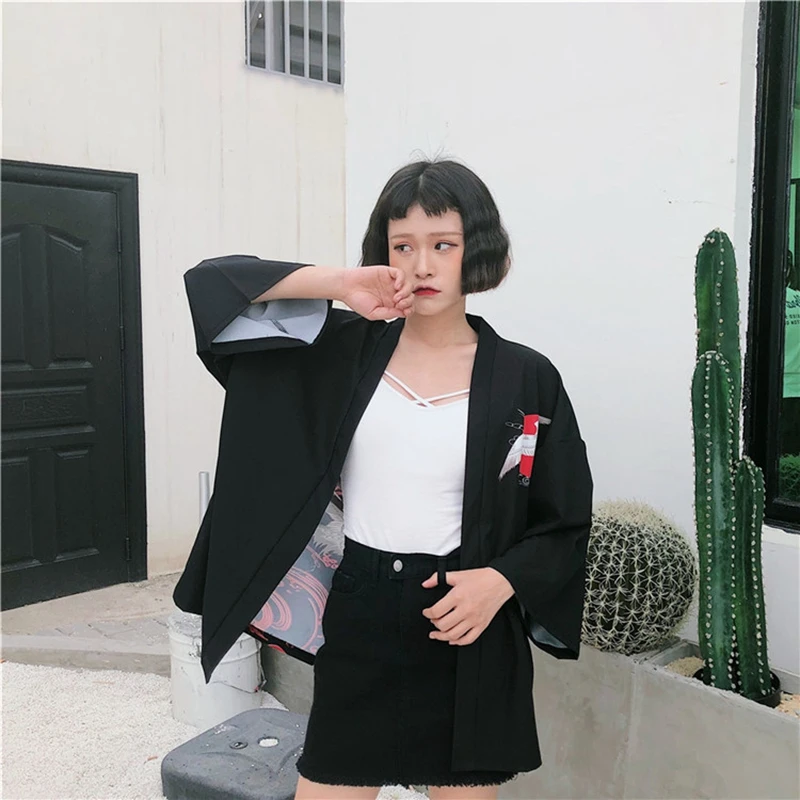 Традиционное японское кимоно Оби выглядит как новая кран спортивные костюмы с