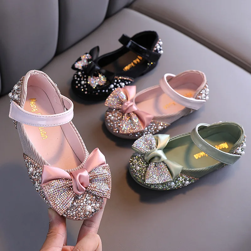

Girls Dance Shoes Soft Leather Kids Casual Flat Sandals Sweet Children Sequin Princess Shoes Cut-Outs SHF007