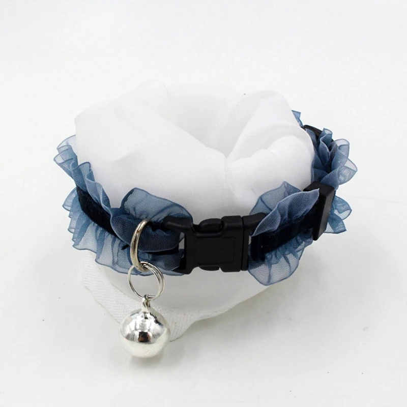 Красивый маленький декоративный ошейник для собаки с колокольчиком