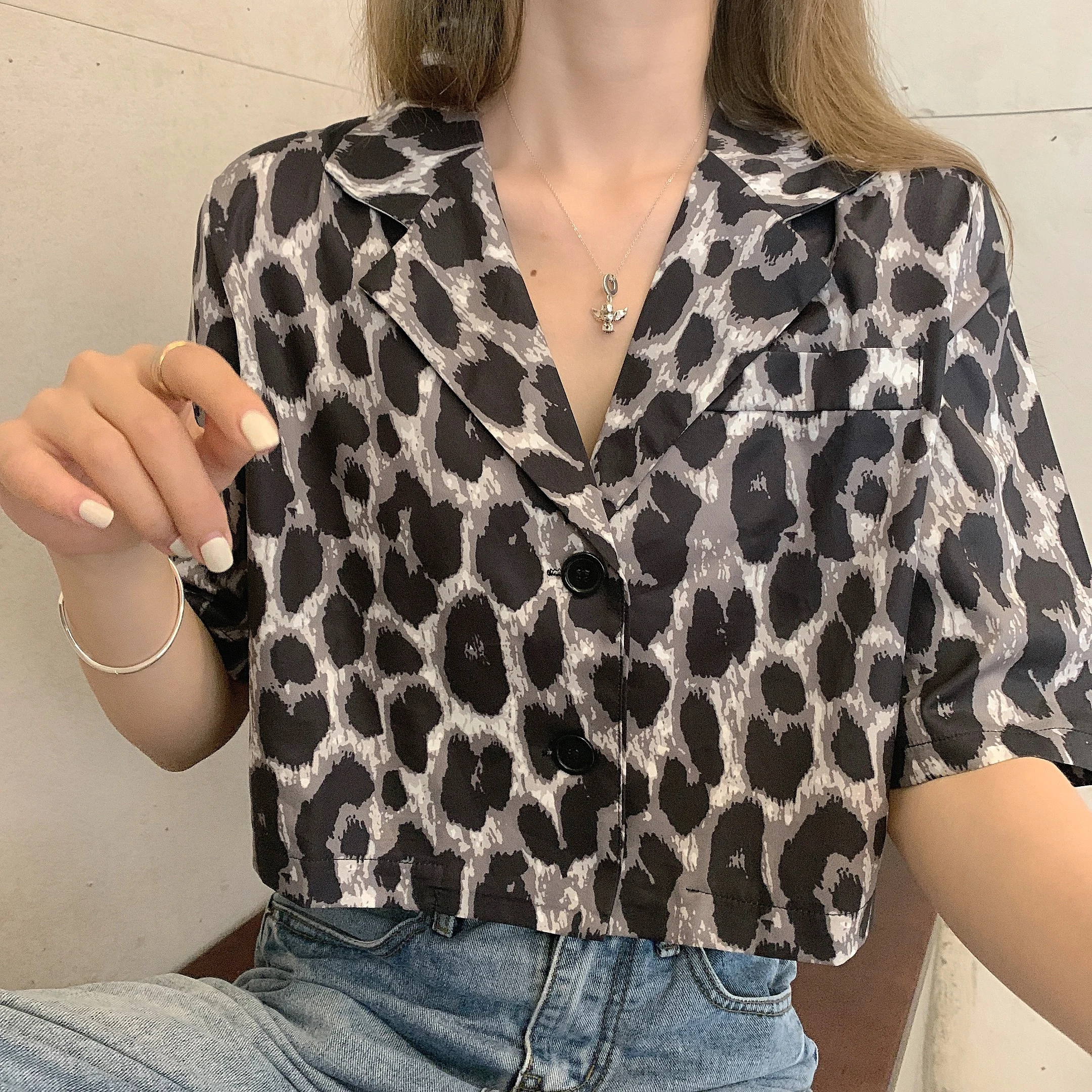 3 Sizes M-xl Casual Loose Short Sleeve Notched Collar Leopard Single Breasted Summer 2021 Women New Casual Shirts