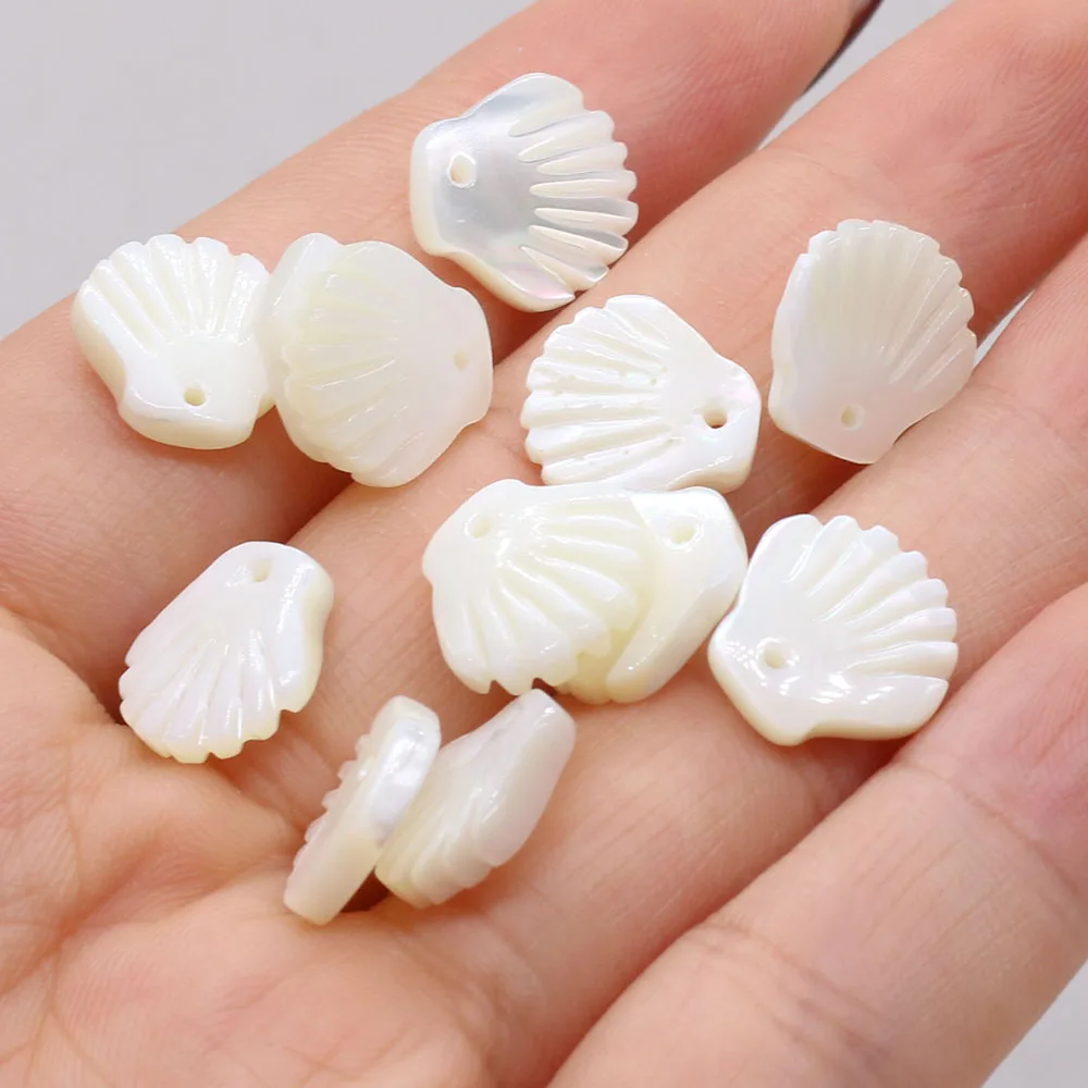 

Natural White Shell Pendant Scallop Shaped Loose Exquisite Charms For Jewelry Making DIY Bracelet Necklace Earring Accessories