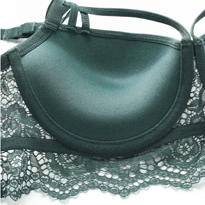 Комплект кружевного нижнего белья с чашками пуш ап и глубоким V образным