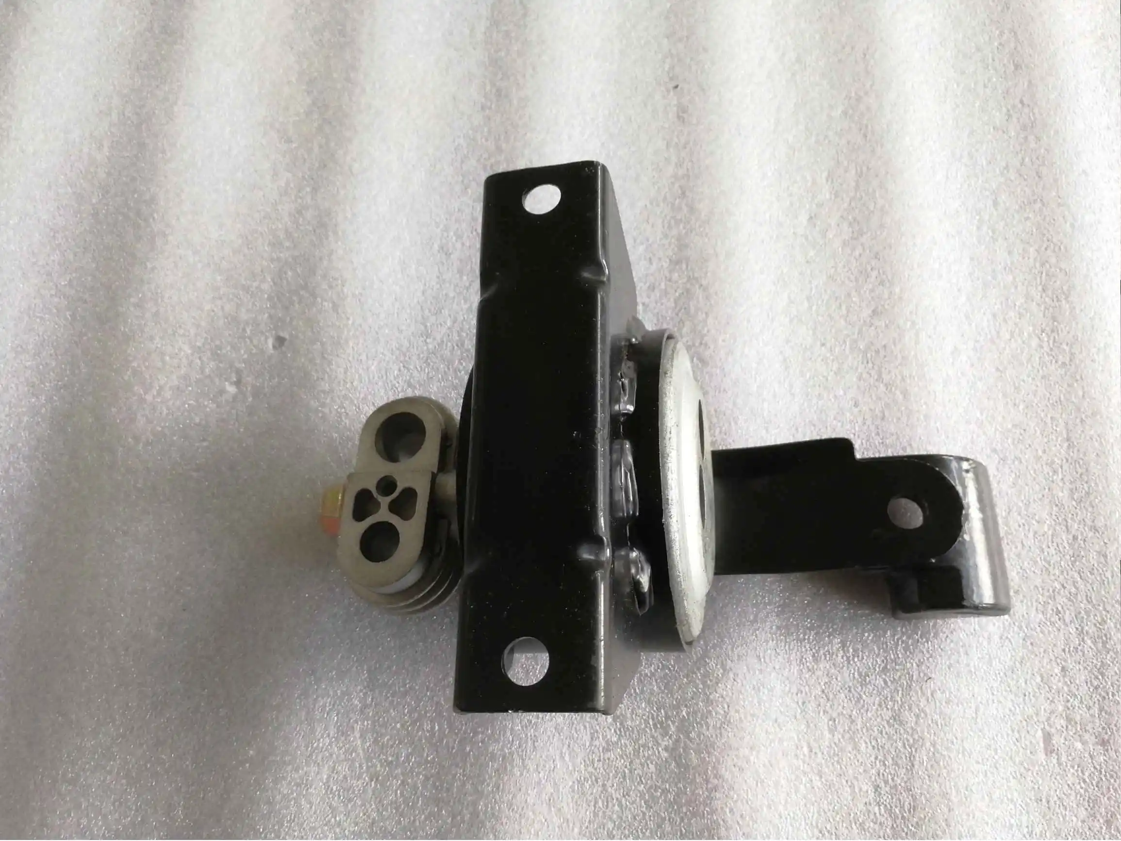 Крепление для коробки передач двигателя Chevrolet Optra 2004-2010 Suzuki Forenza 2004-200 OEM : 96550232 96550234