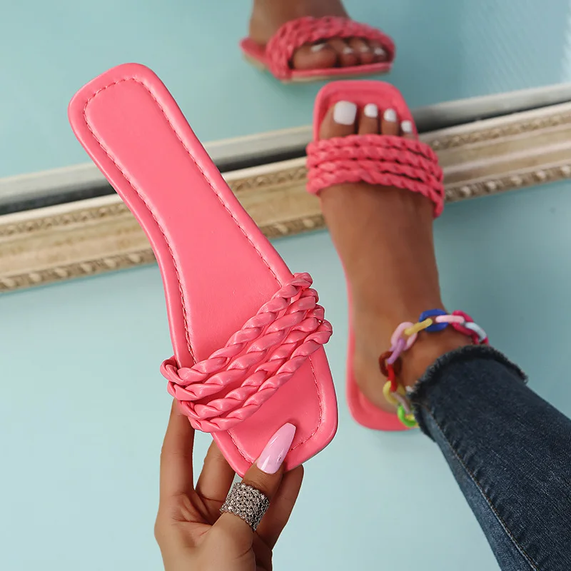 

Women's Slippers 2021 Summer Luxury Square Head Flat Heel Female Fashion Woven Sandals Beach Comfortable Flip Flops New Style