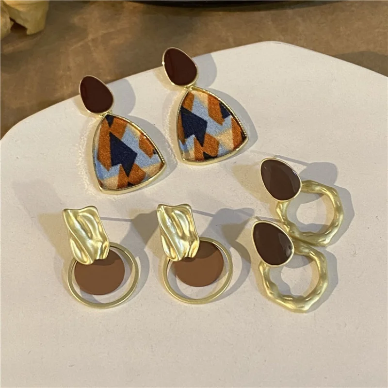

Korean Temperamental Cold Style High-Grade Earrings Women's Geometric Retro Girls Brown Red Khaki Ear Studs