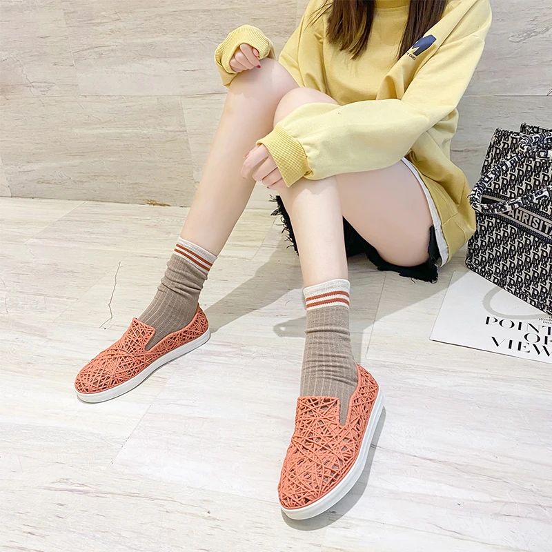 

2021 Sandals Women Summer Beach Outdoor Flat Slipper Hole Rubber Clogs Garden Slip On Shoes Woman Sandal Slippers Sandalias New