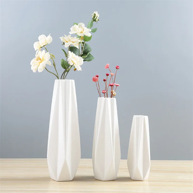 

Modern Simple Ceramic Vases White/Black Tabletop Origami Vase European Fashion Flowerpot Creative Wedding Gifts Home Decoration