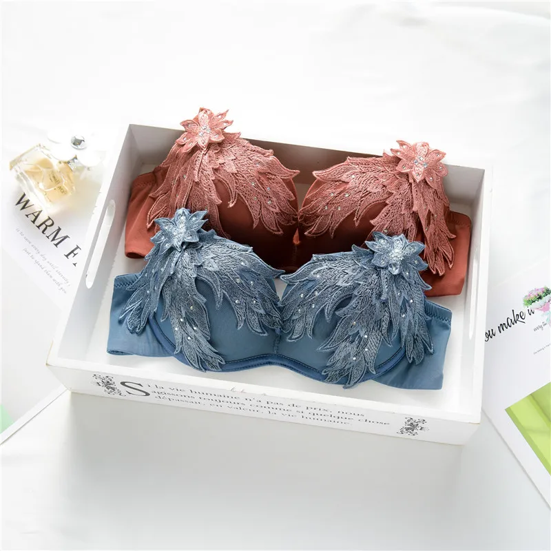 Комплект женского кружевного нижнего белья с вышивкой без стального кольца |