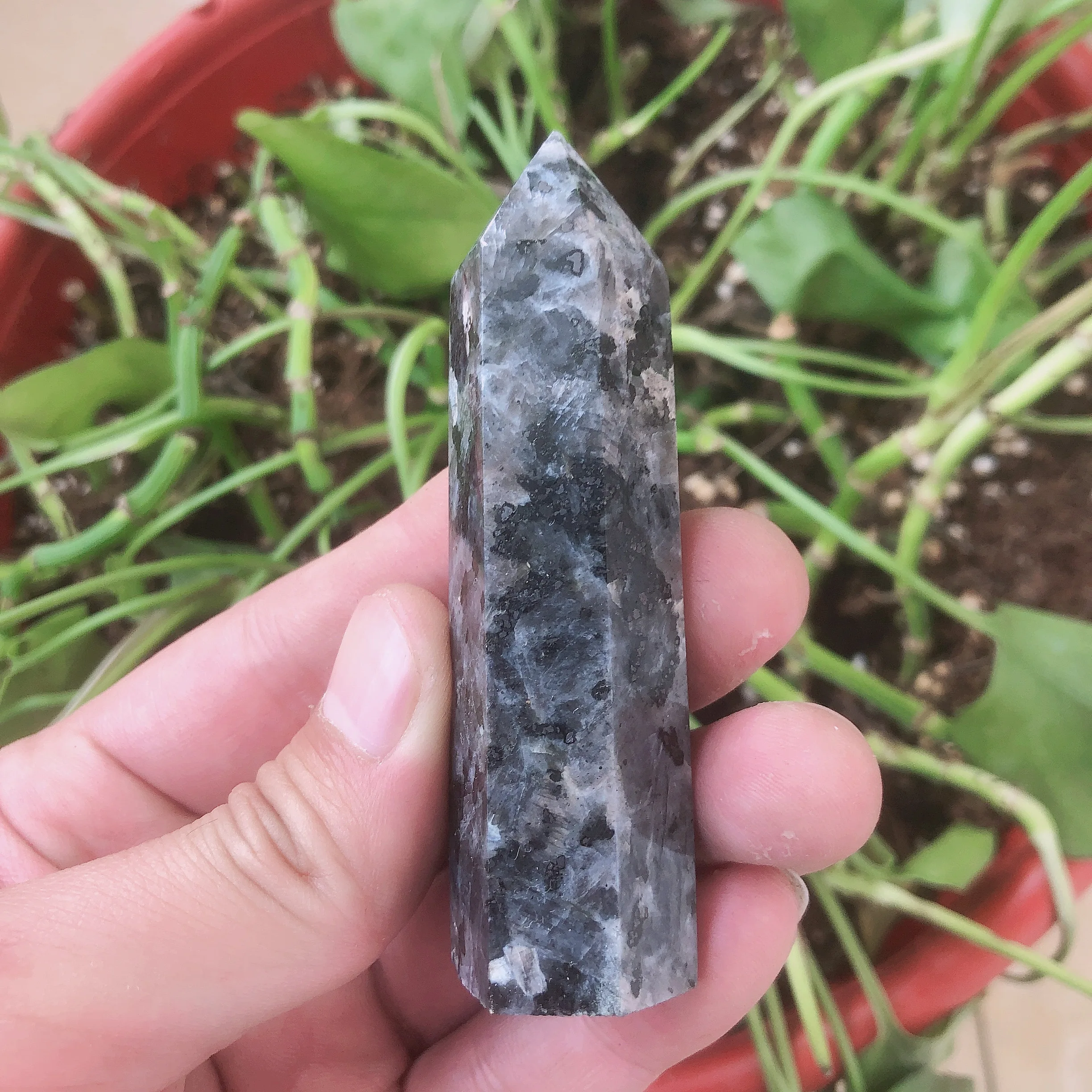 

1pc Natural Crystals Quartz Amphibole Tower Point Energy Reiki Stones Room Home Office Aquarium Decoration Accessories Gemstone