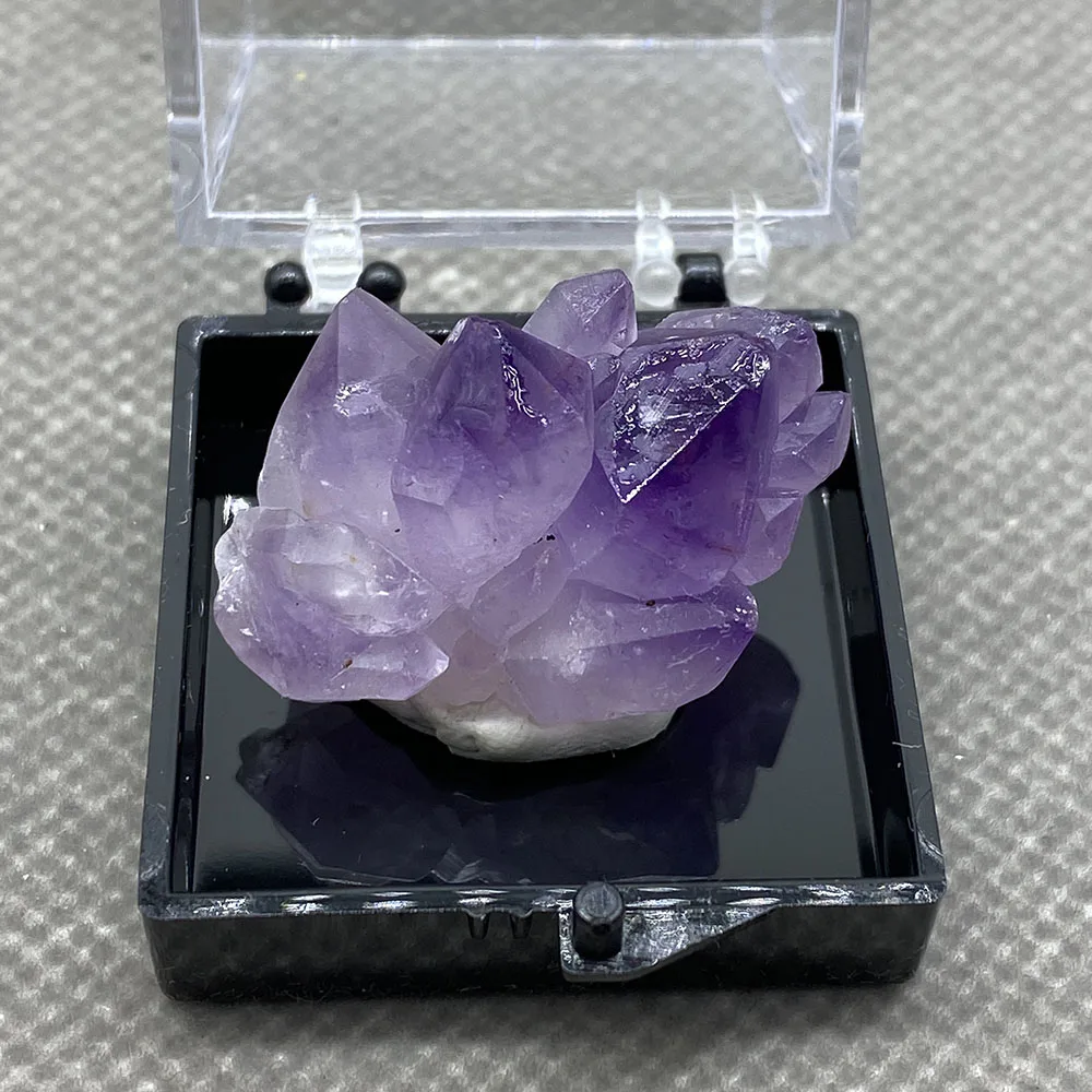 

The natural purple crystal is very beautiful + box 35*35*35mm 3#