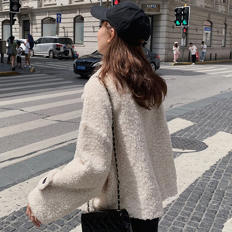 

Unua amo Winter Teddy Coat Women Warm Short Fashion Double-breasted Turn-down Collar Faux Fur Lambswool Jacket Female YY085A