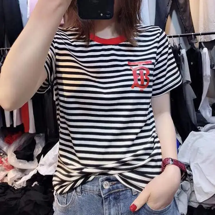 

Slim sleeve women's T-shirt with western style