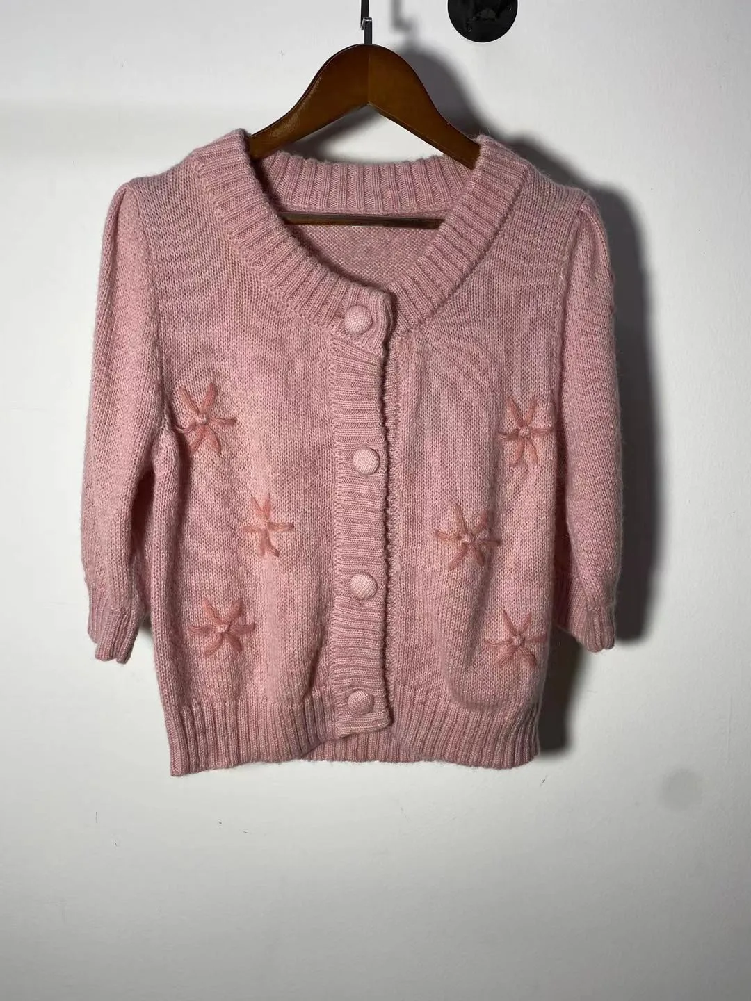 

Women Floral Embroidery Mohair Sweater O-neck Short-sleeve Ladies Short Type Single Breasted Knit Cardigan Fresh 2021 New