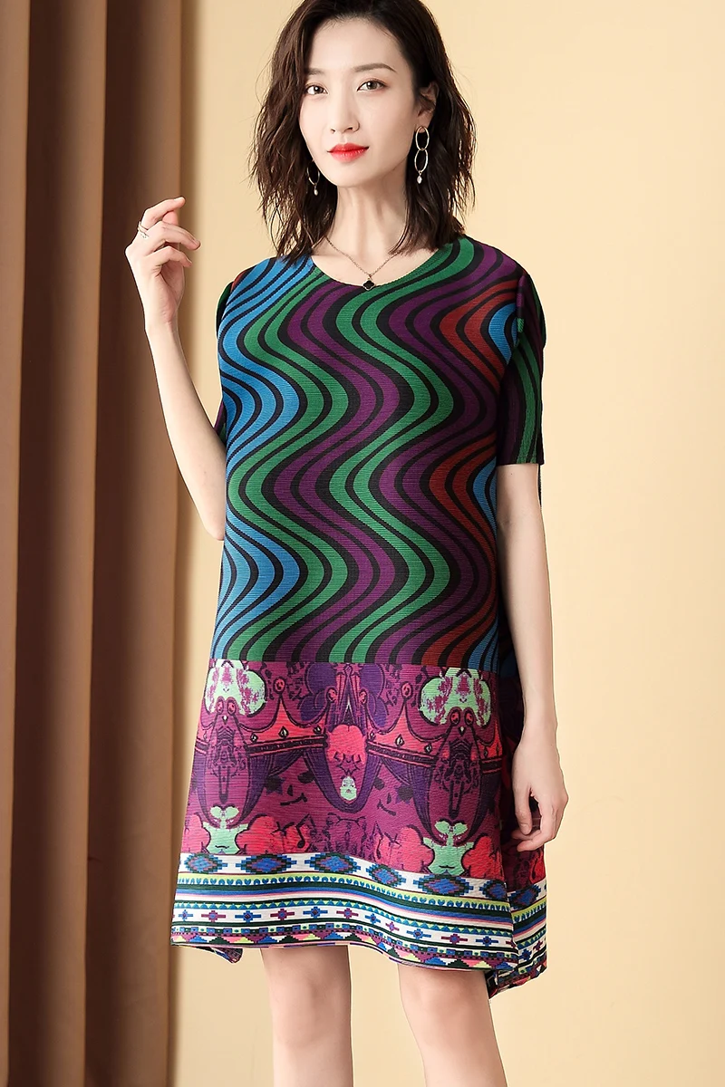 

Plus Size Dress Summer Women's 2020 Printed Round Neck Short Sleeve Loose Elastic Miyake Pleated Dress For Women 45-75kg