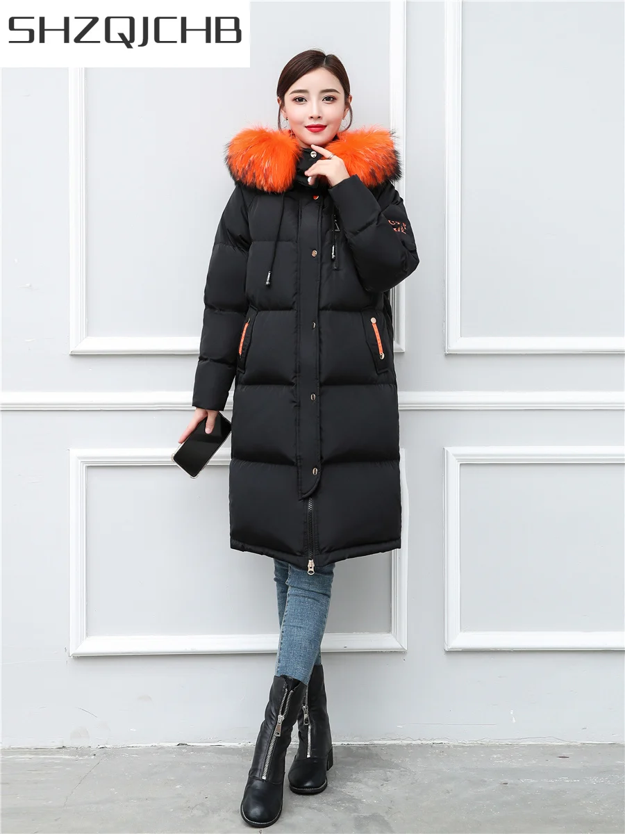 

SHZQ зимнее пальто, женская куртка на белом утином пуху, одежда с капюшоном из натурального меха енота, 2021, длинный брендовый женский пуховик, ...