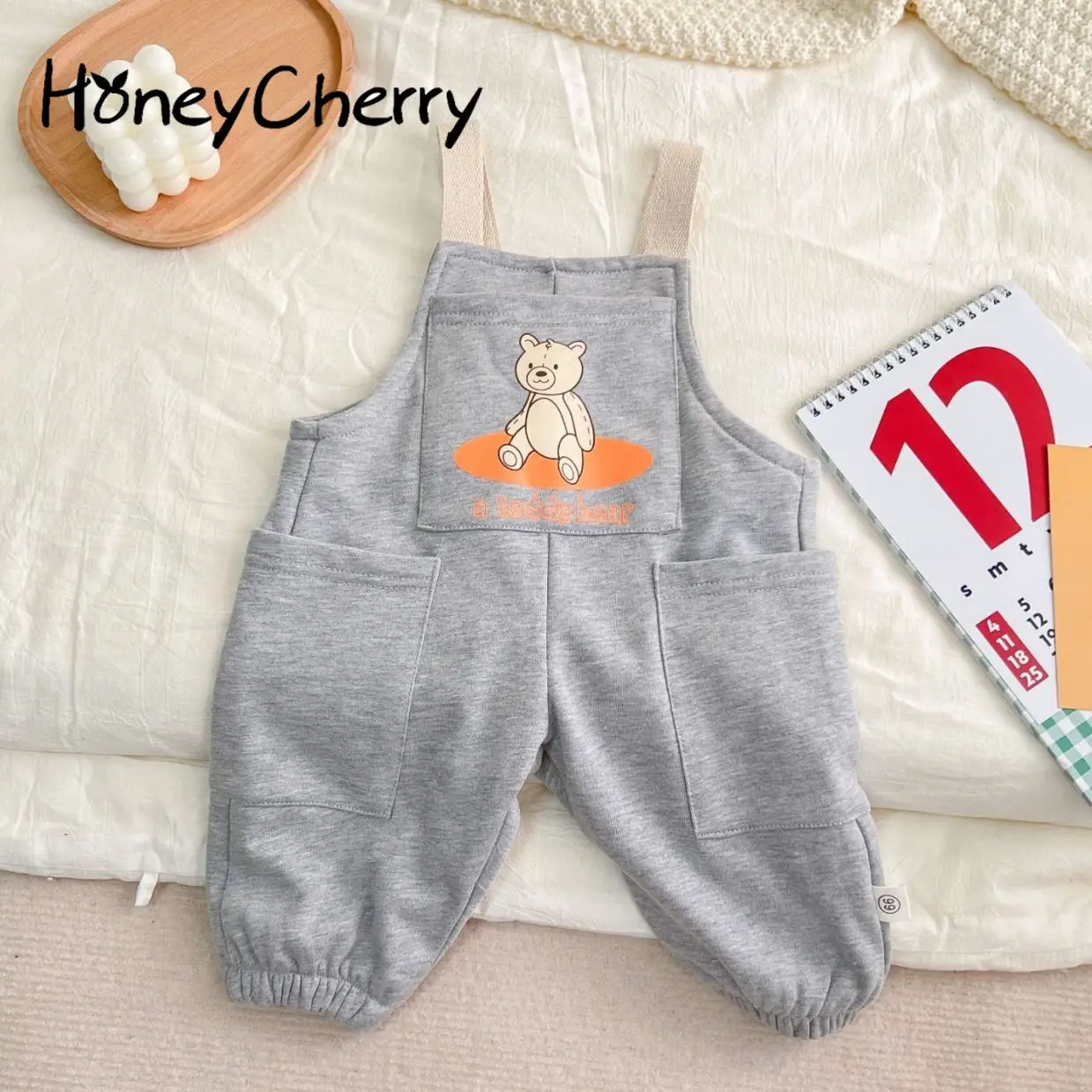 

Весенние детские комбинезоны с милым принтом HoneyCherry для мальчиков и девочек, штаны для прогулок, детский комбинезон