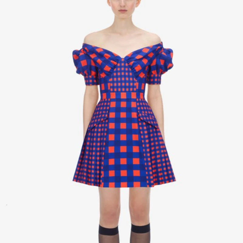 Клетчатое платье с открытыми плечами цветными блоками без бретелек высокой