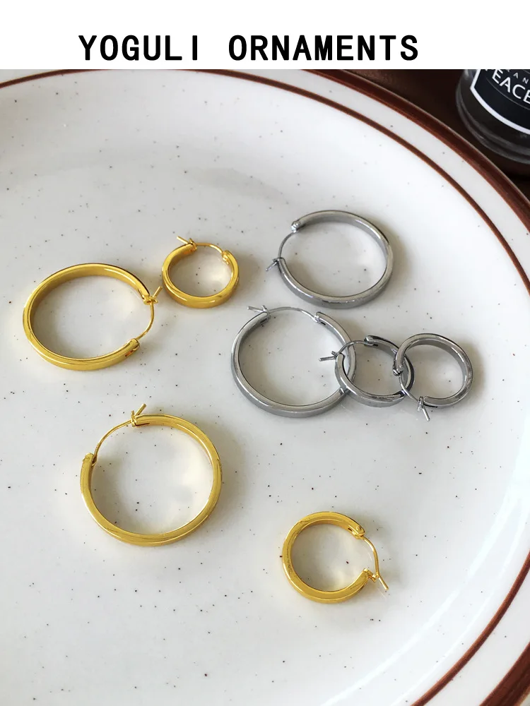 

Delicate Jewelry Hoop Earrings Simply Popular Design Hot Selling Golden Silvery Round Metal Earrings For Women Party Gifts