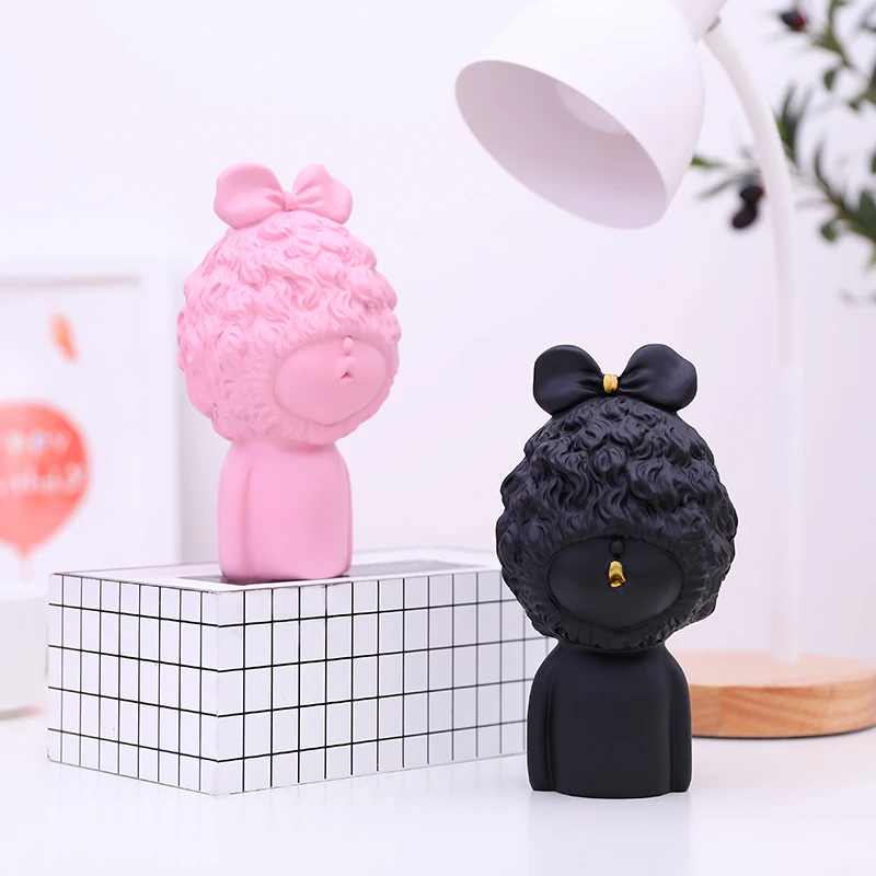 

Fashion girl pout sculpture unique artistic characters of resin sculpture, home decoration