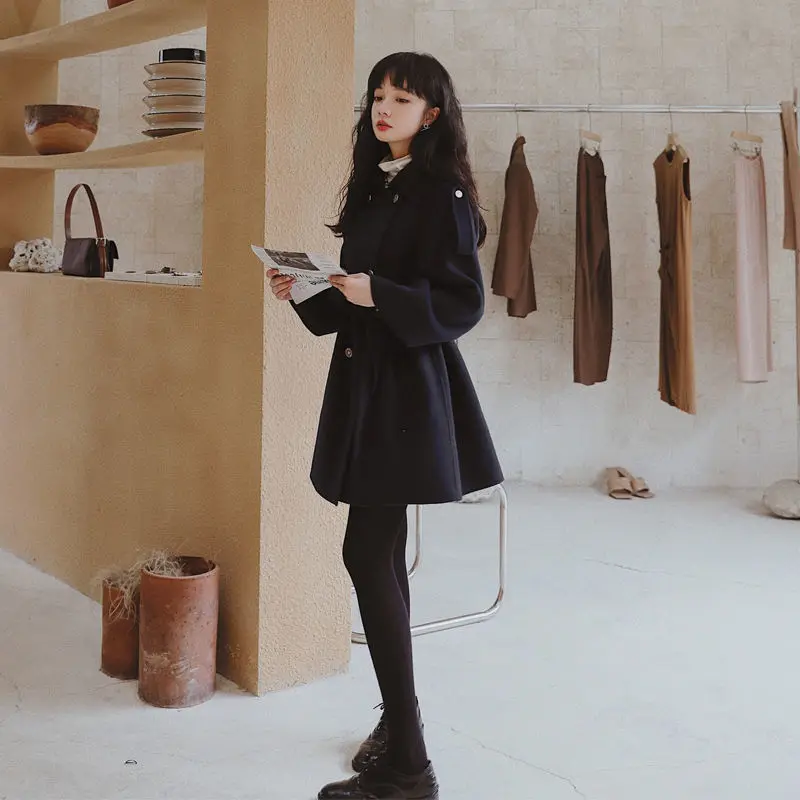 

Женское твидовое пальто с поясом на осень-зиму