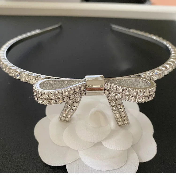 

Модные аксессуары для волос с бантом