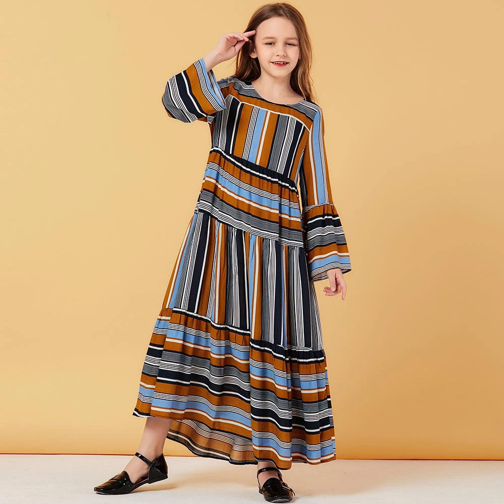 Детское мусульманское платье милое детское в полоску с расклешенными рукавами