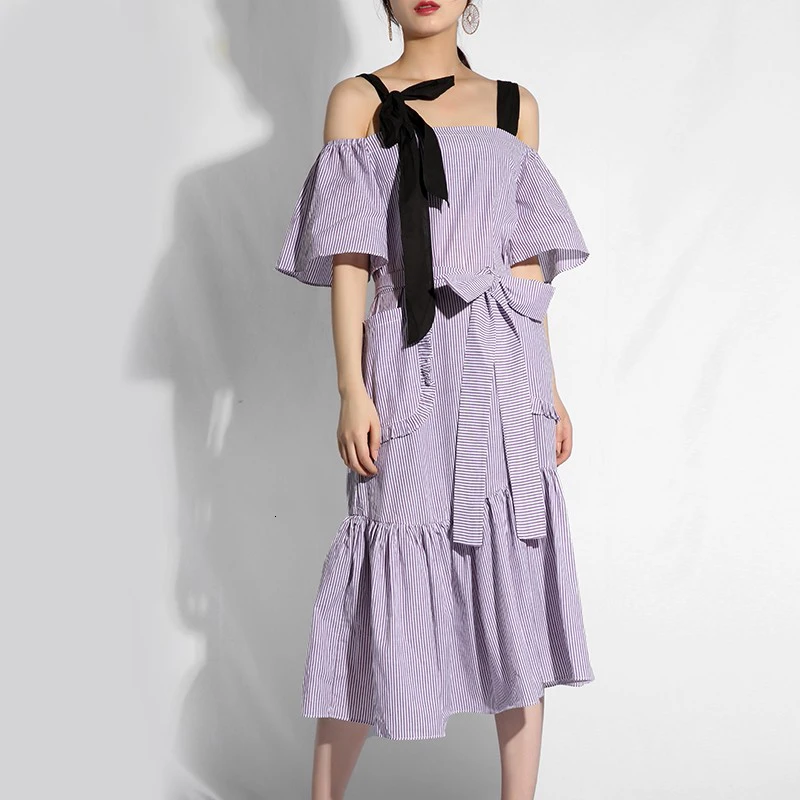 [EAM] Новинка года; сезон весна-лето; плиссированное платье в полоску с открытыми плечами и большим карманом и бандажным бантом; Женская мода; SM122018