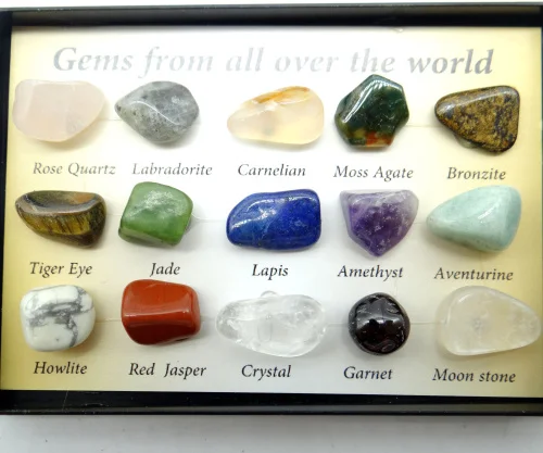 Образцы натурального камня кварц авантюрин с кристаллами тигрового глаза в