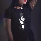 Мистический фазы Луны являются элементами змея в руке футболка Эстетическая Астрология футболка с ведьмой Camiseta Модные женские Графический Готический топ, футболка, рубашка