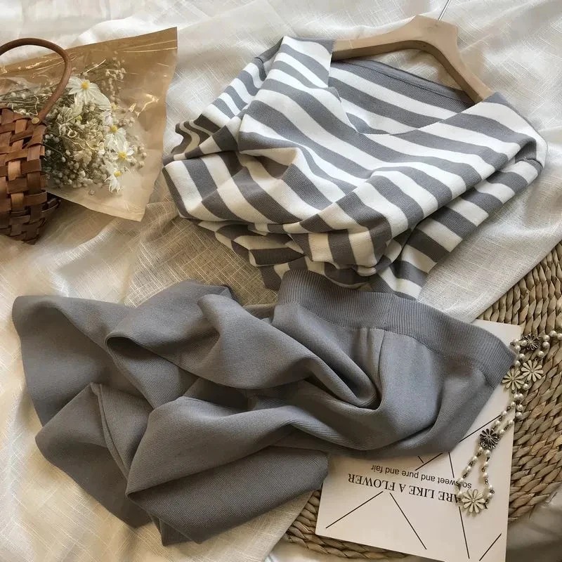 

Casual Summer Two Piece Set Women Short-sleeved T Shirts+wide Leg Pants High Quality New Knitted Striped Bead Ice Silk Tracksuit