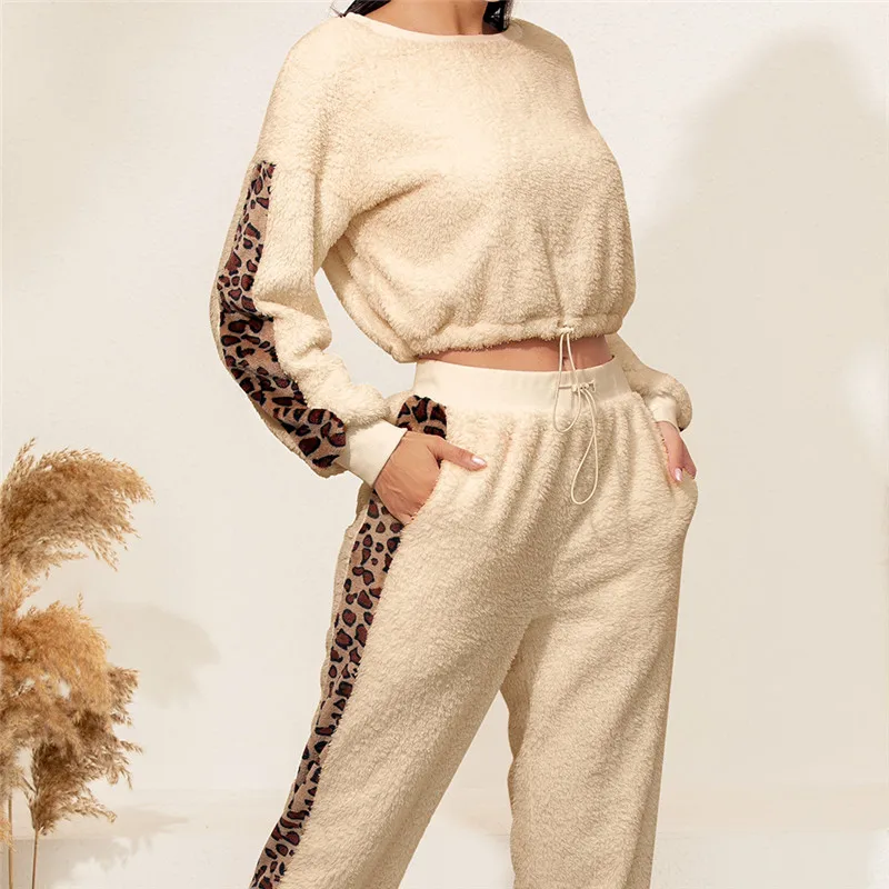 

Женский флисовый костюм с леопардовым принтом, комплект из 2 предметов, поло с круглым вырезом и длинными рукавами + свободные брюки, повседн...