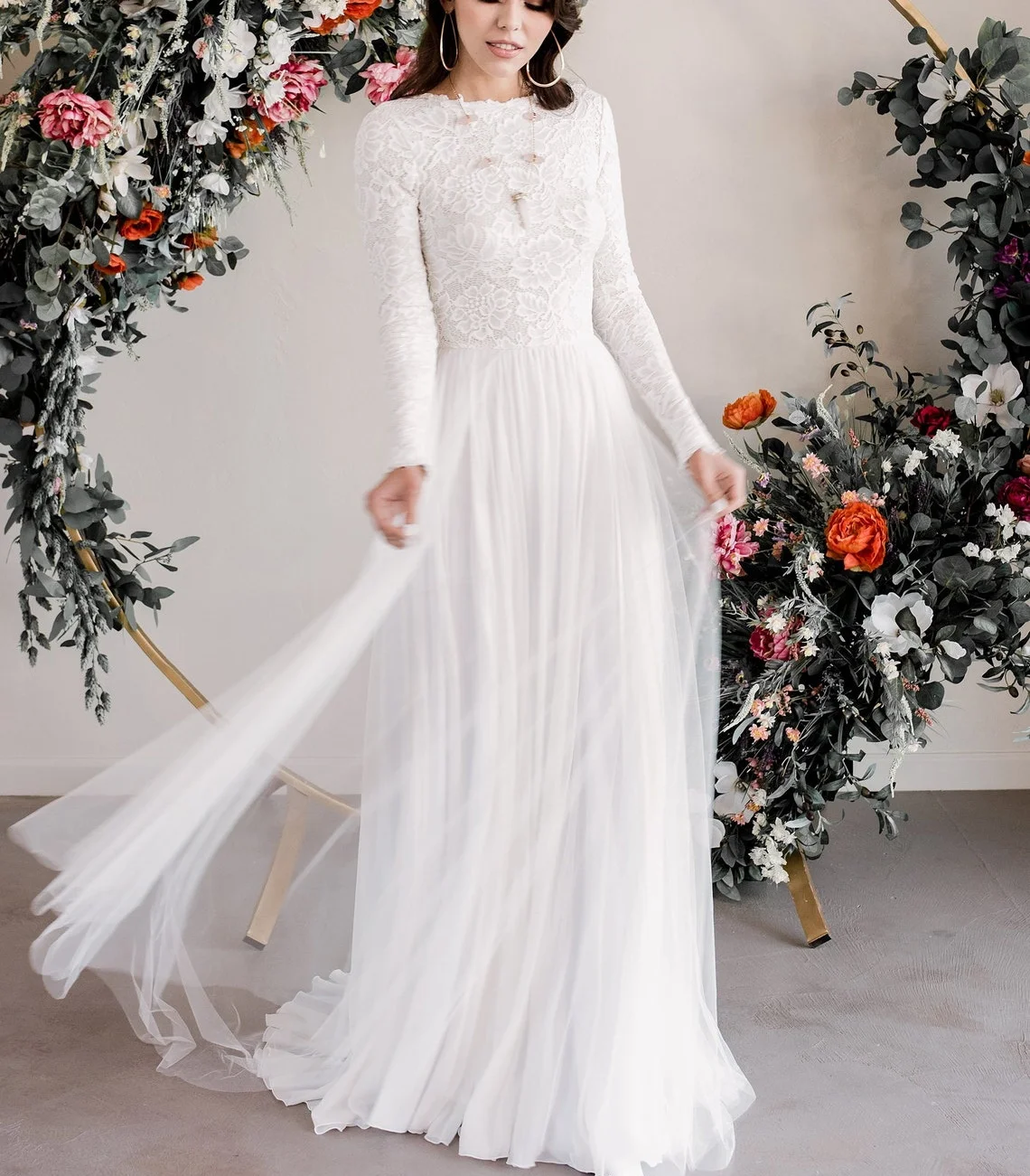 

11621# Long Sleeve A-Line Flower Lace O-Neck Sweep Train Bohemian Beach Open Back Wedding Dress Wedding Gown Bridal Gown