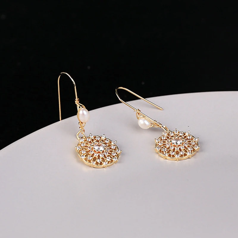 

2020 Fashion Korea Hook Earring Crystal Round Natural Freshwater Pearls Dangle Ear Earring Vintage Elegant Party Jewelry Gift