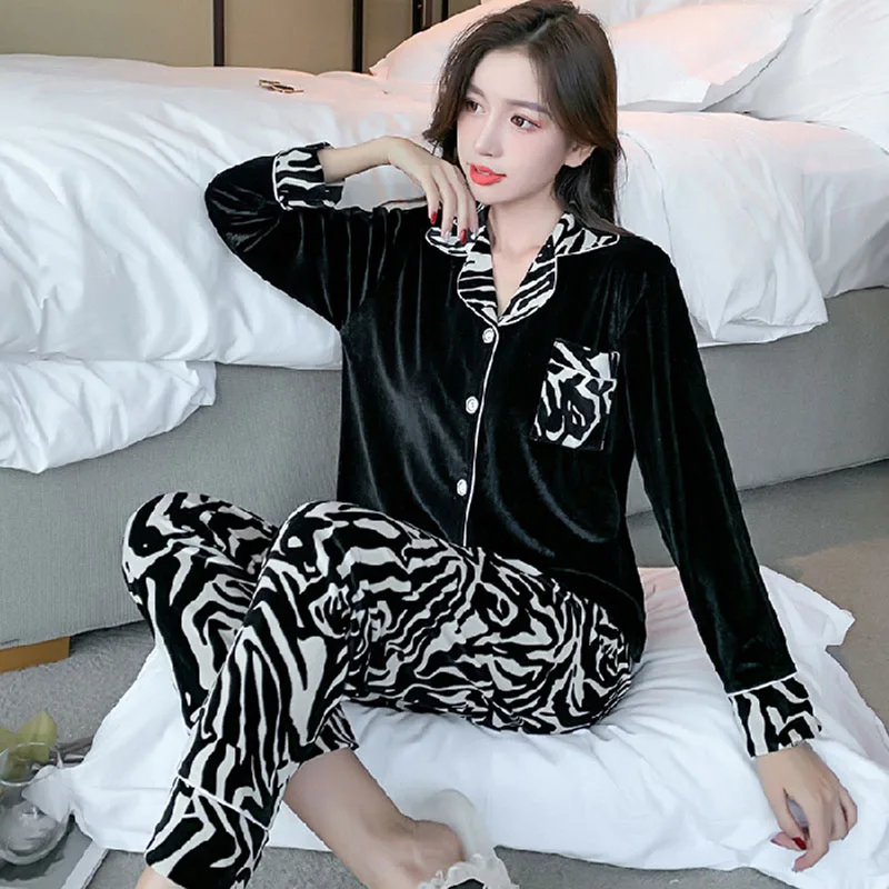 Spring and winter new golden velvet pajamas lady leopard print long sleeves two suit cardigans can be worn outside the home