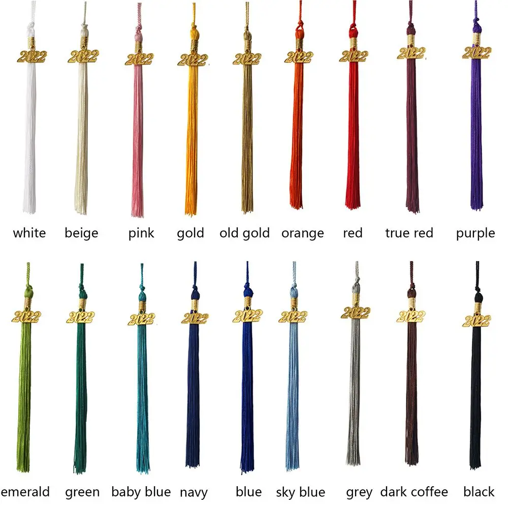 Шапка с кисточкой и подвеской золотистая 2022 год | Дом сад