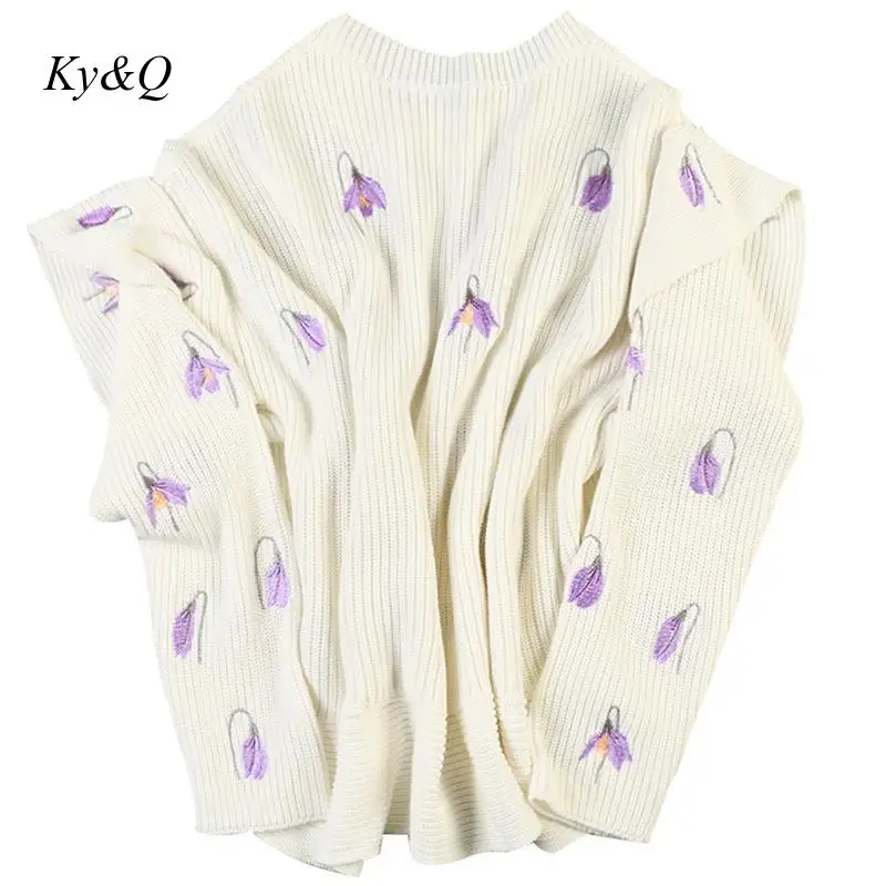 Женская трикотажная рубашка с длинным рукавом круглым вырезом и цветочной