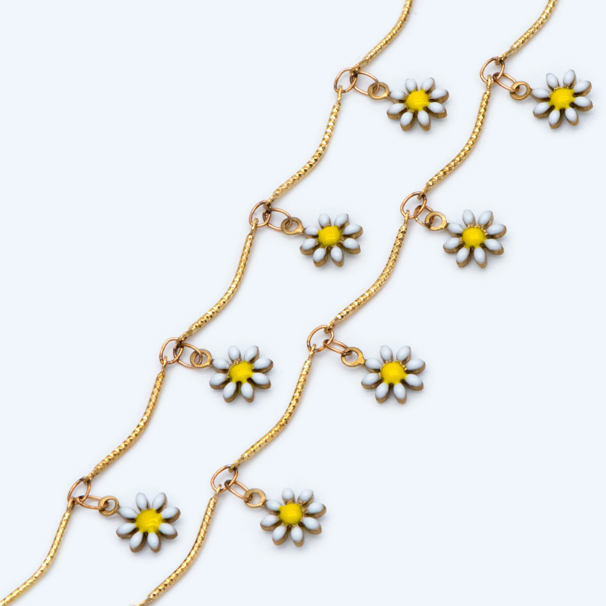 

Enamel Flower Chain, Daisy Chain, Unplated Raw Brass Designer Chain 6mm, White Enamel Flowers (#LK-478-1)/ 1 Meter=3.3ft