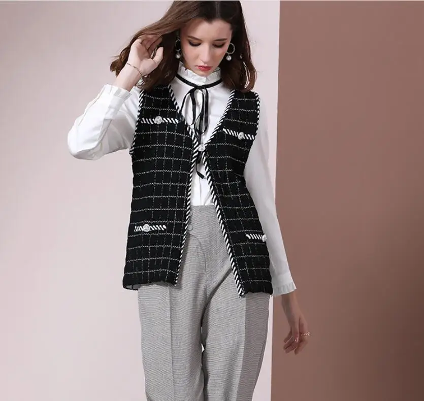 Куртка без рукавов Осенний жилет женская трикотажная камиделка с бисером черный