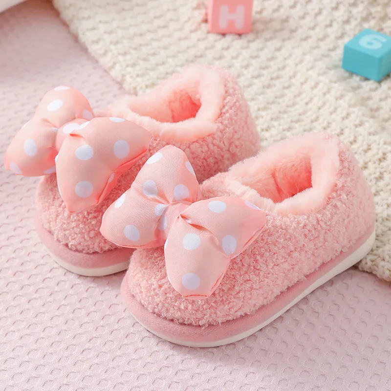 Pink Детские зимние комнатные тапочки с милым бантом; Теплая обувь из плюша на меху для девочек и мальчиков от 1 года до 8 лет; Нескользящие Детские Тапочки - Цвет: Pink
