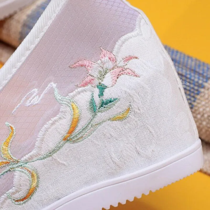 

Air Mesh Ancient Chinese Cross-Tied Summer Pumps for Women Floral Embroidered Ethnic Wedge Shoes Ladies Retro Dancing Shoe