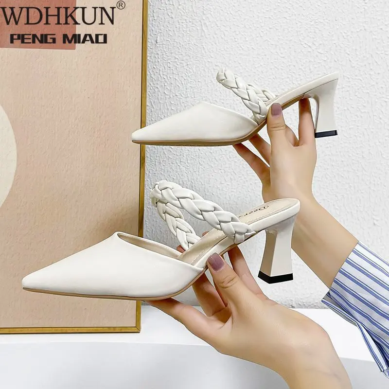 

Мюли женские из натуральной лакированной кожи, сланцы, туфли на каблуке со стразами, странный стиль, прозрачные тапочки с пряжкой, лето