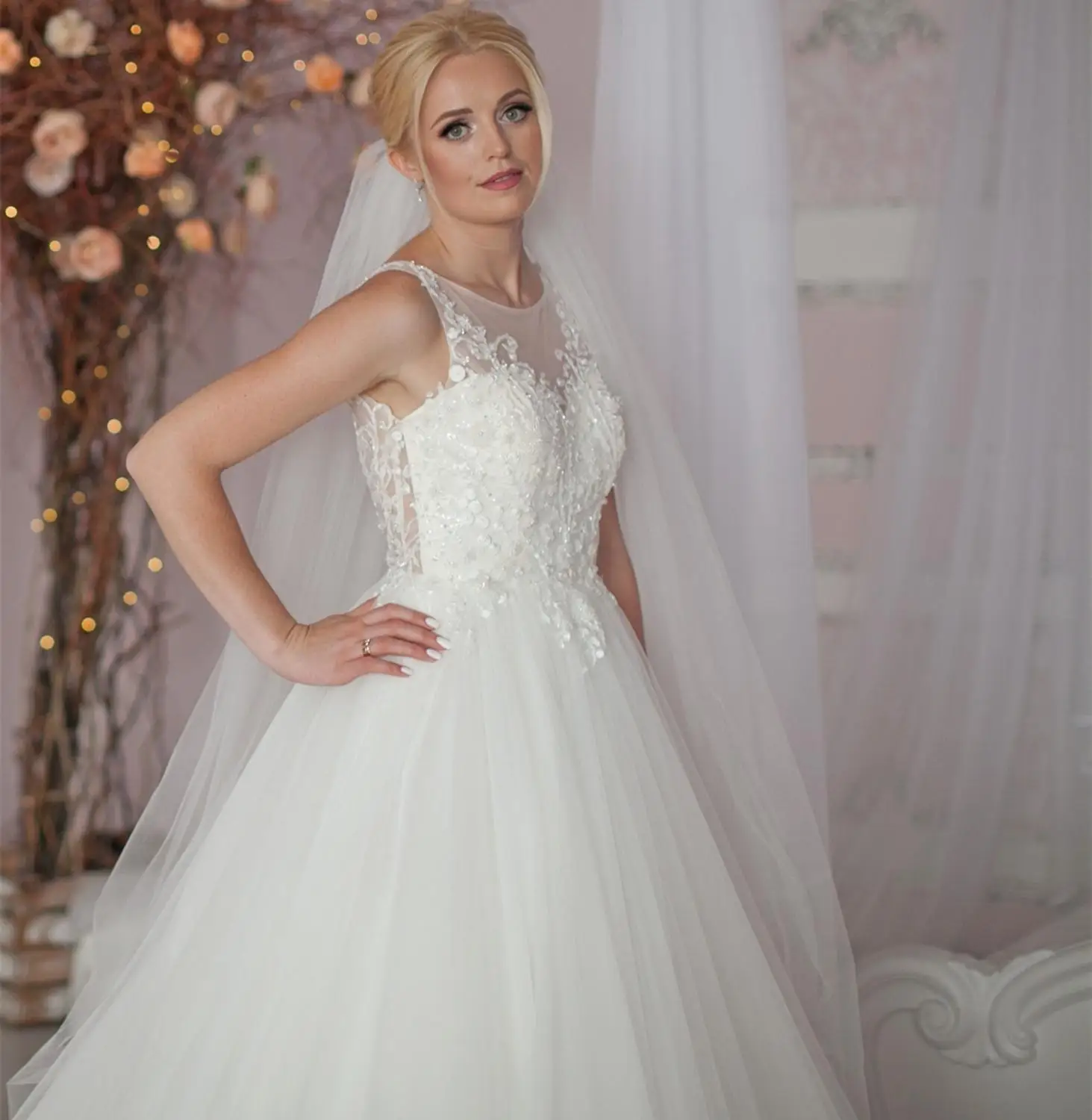 

Wedding Dress Luxury A-Line White Crystal Beaded Tulle Sleeveless O-Neck Gorgeous Bridal Gowns Sweep Train Robe De Mariee Elegan