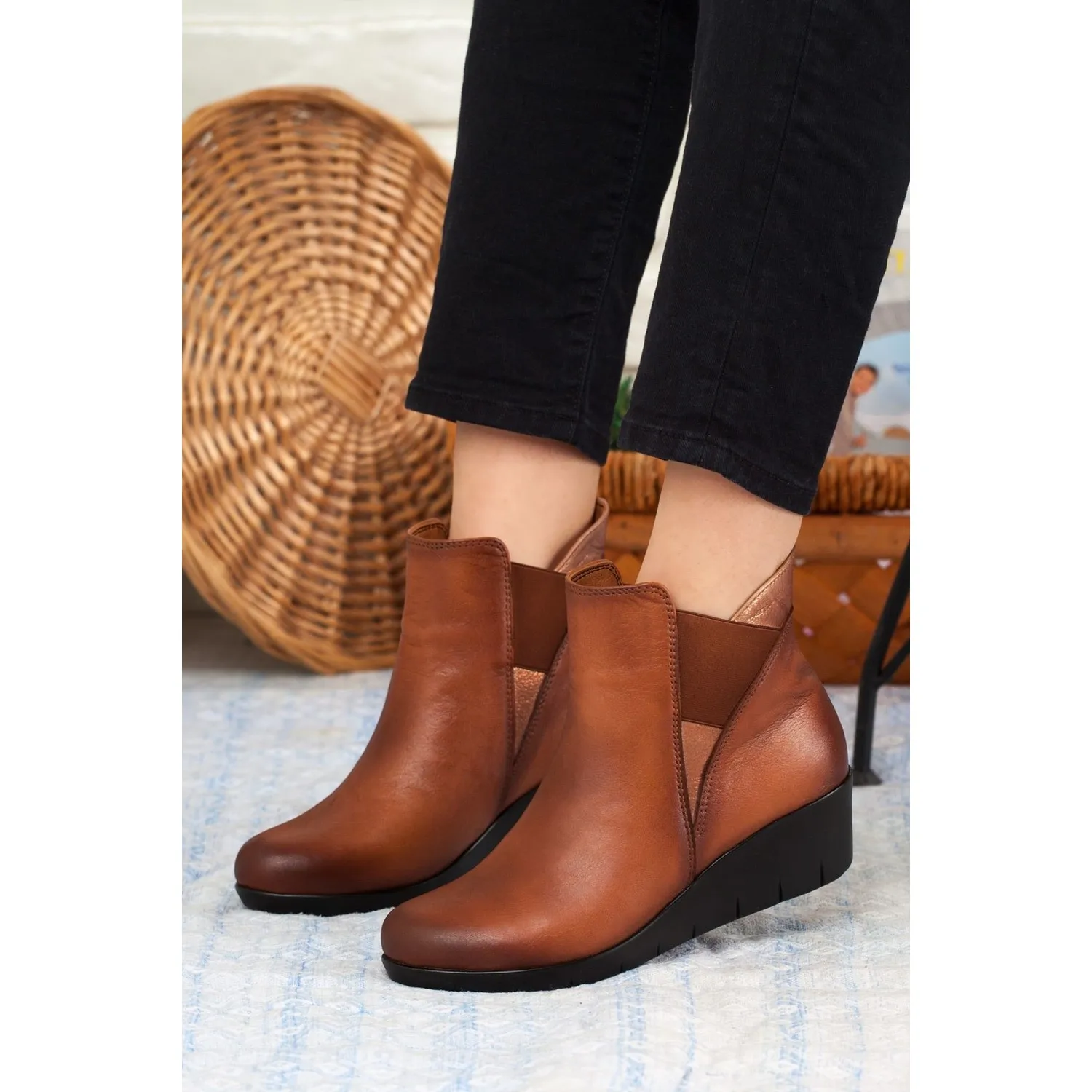 

Step-by-step Women Casual Boots