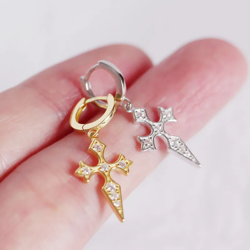 Женские серьги гвоздики из серебра 925 пробы с крестиком паве и кристаллом подарок