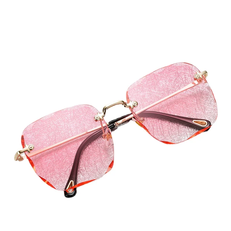 

Очки солнцезащитные женские в стиле ретро, роскошные брендовые квадратные солнечные очки без оправы, для вождения, нестандартные золотисты...