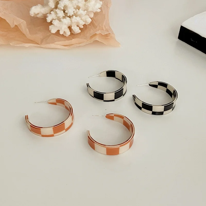 

2021 корейские красочные геометрические простые серьги C-образной формы, ретро клетчатые полимерные акриловые Висячие серьги для женщин, биж...