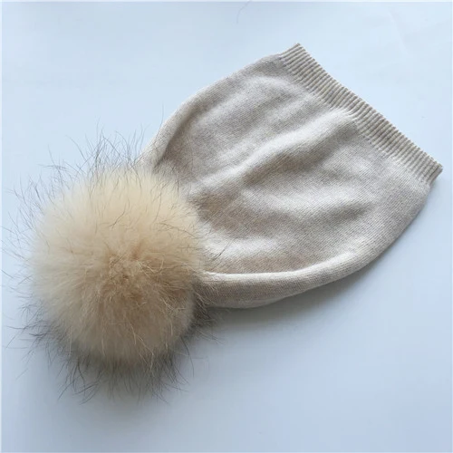 Beige match fur Вязаная шапка из натурального меха енота с помпонами, женские шапки бини, кашемировая зимняя шапка, Женская хлопковая шапка Skullies, шерстяная шапка - Цвет: Beige match fur